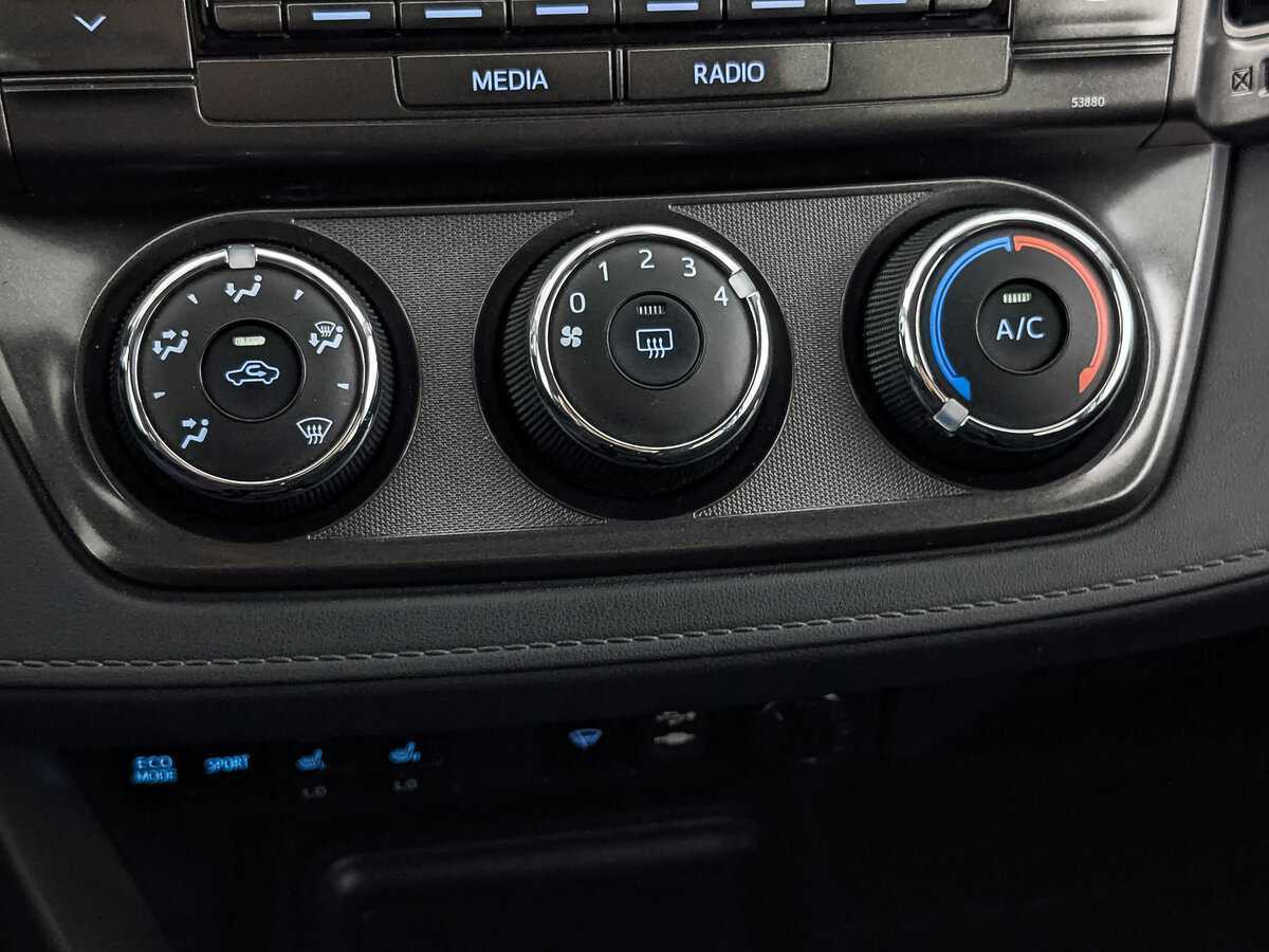 Купить Toyota RAV4 с пробегом. Фото: #20