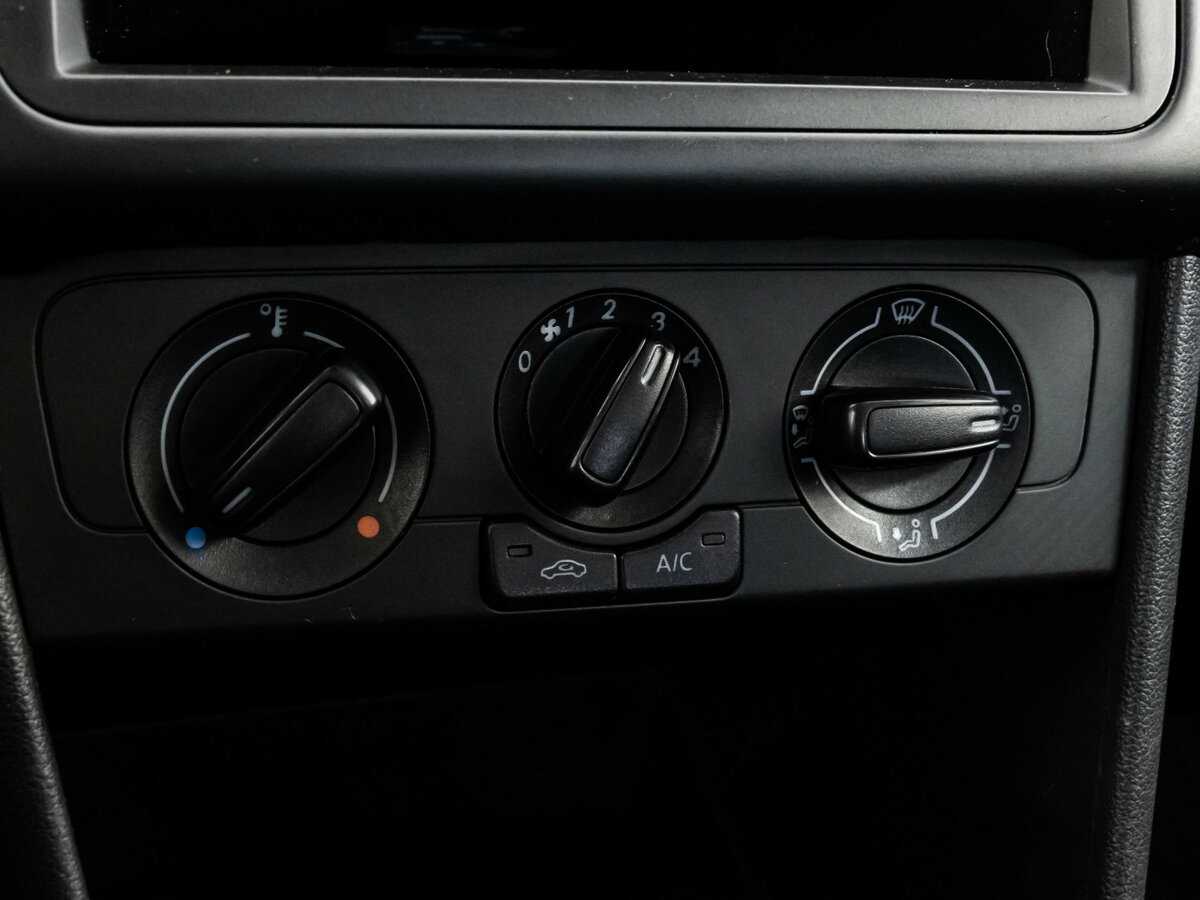 Купить Volkswagen Polo с пробегом. Фото: #11
