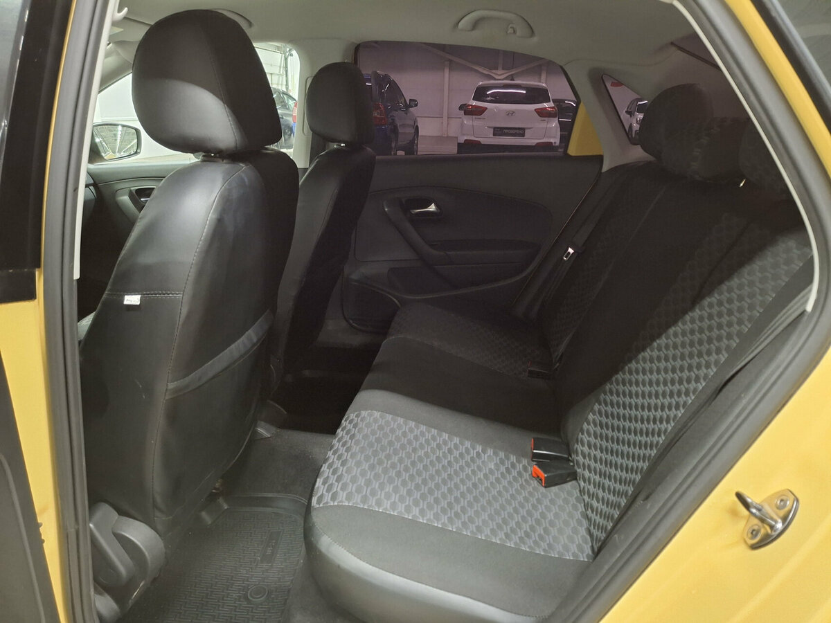 Купить Volkswagen Polo с пробегом. Фото: #11