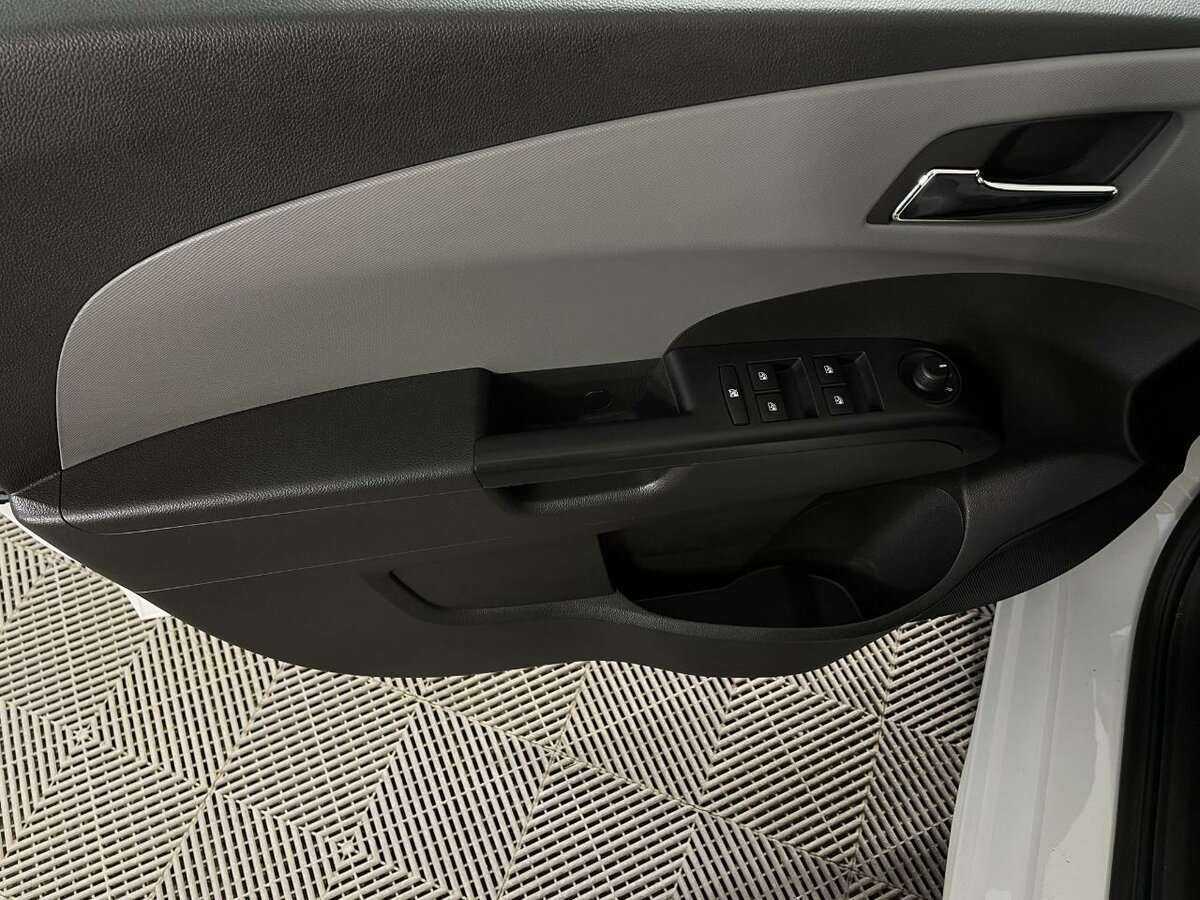 Купить Chevrolet Aveo с пробегом. Фото: #5