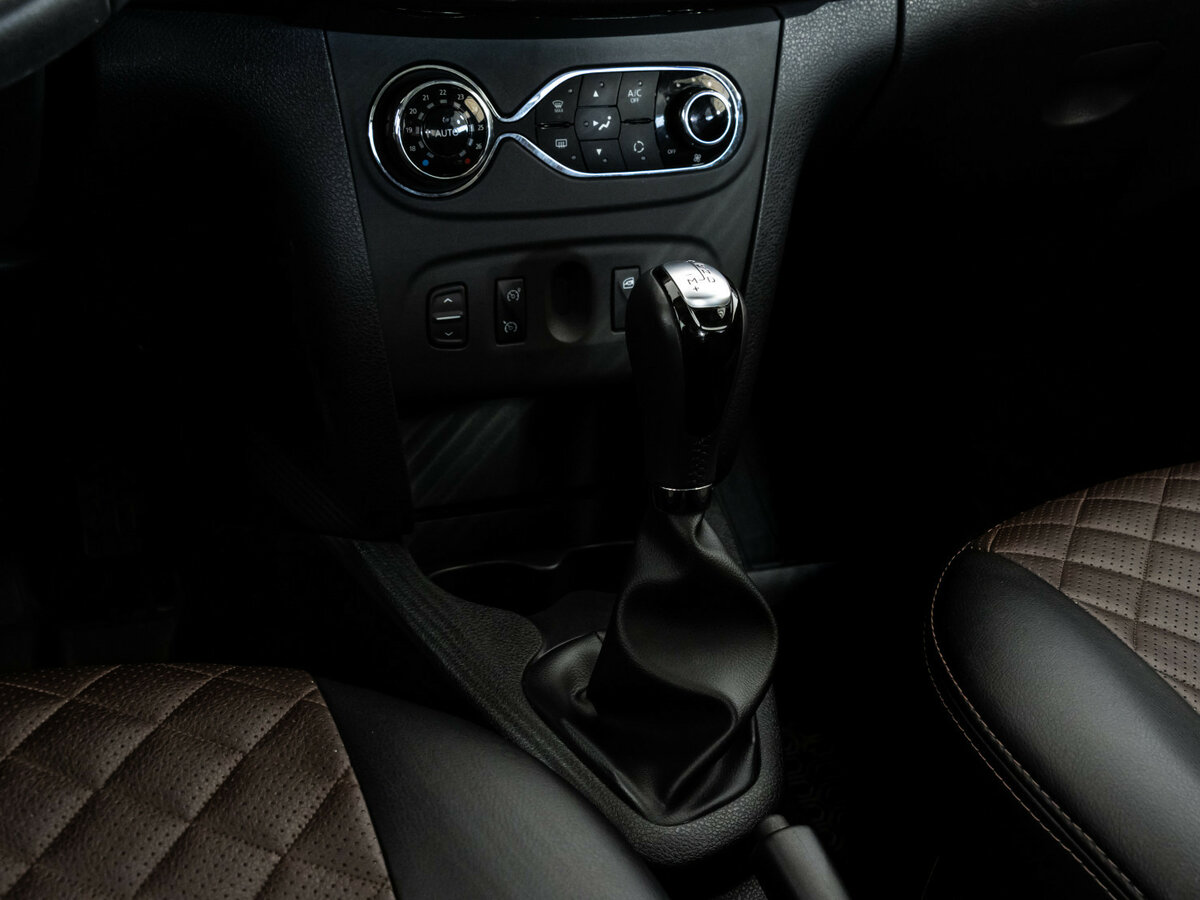 Купить Renault Sandero с пробегом. Фото: #9