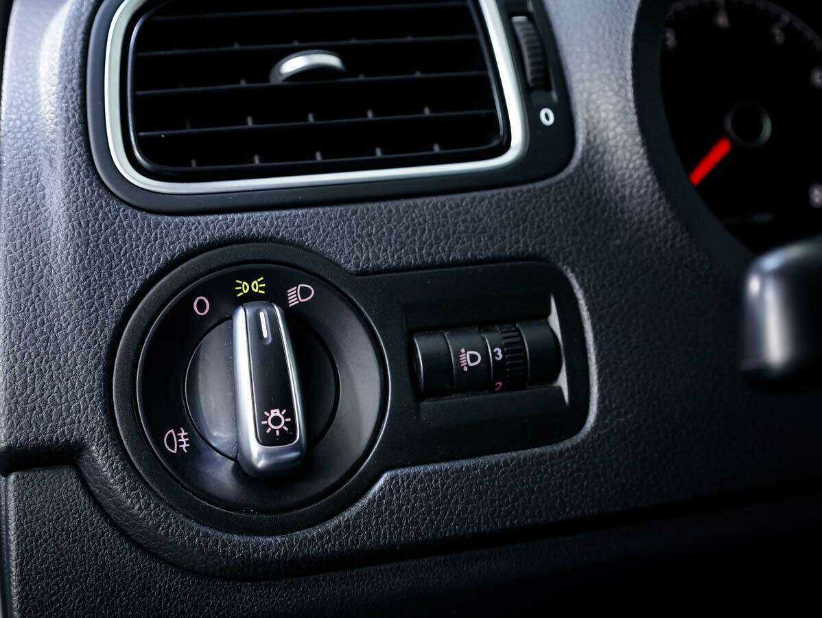 Купить Volkswagen Polo с пробегом. Фото: #14