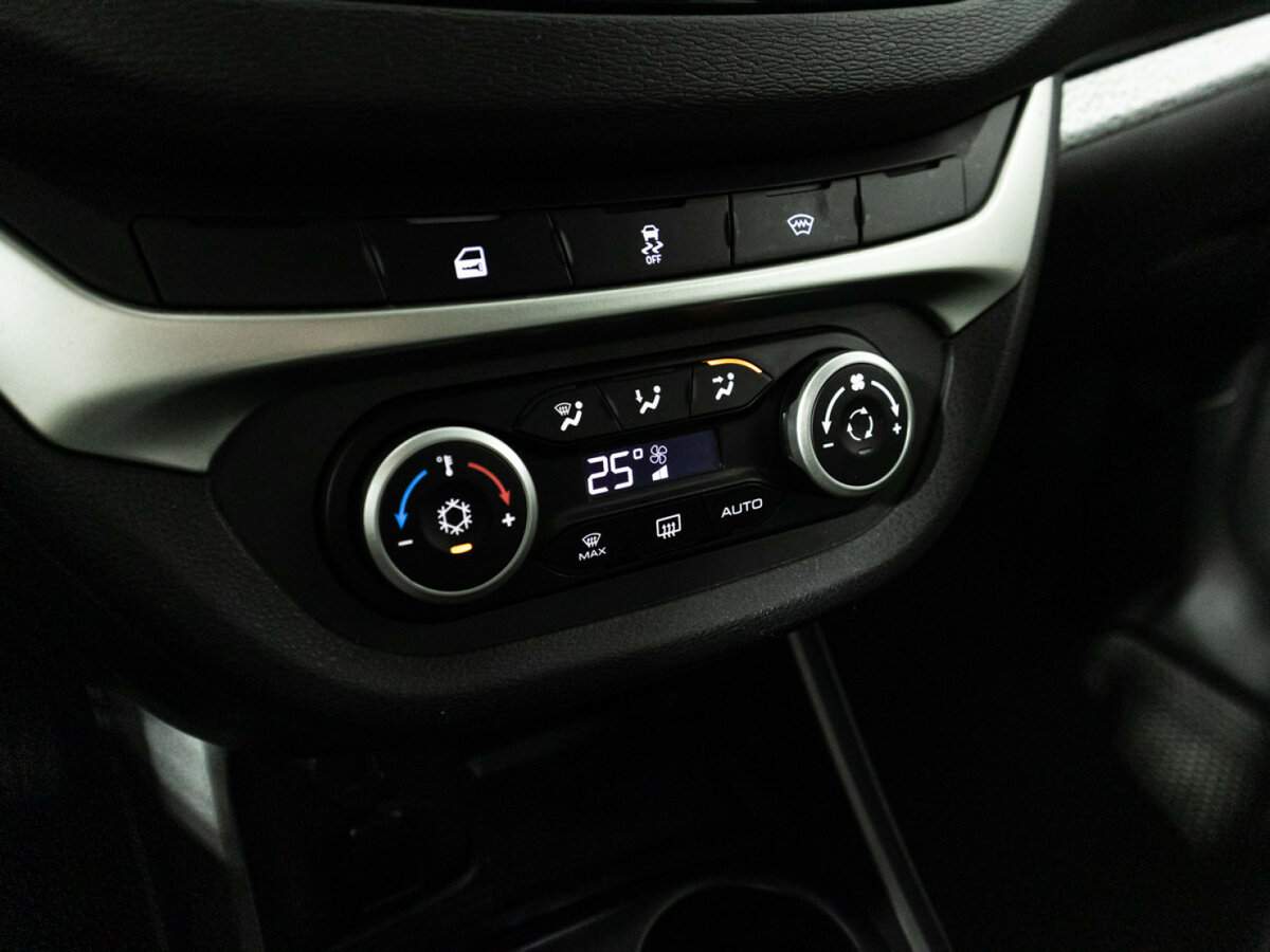 Купить Lada (ВАЗ) Vesta с пробегом. Фото: #17