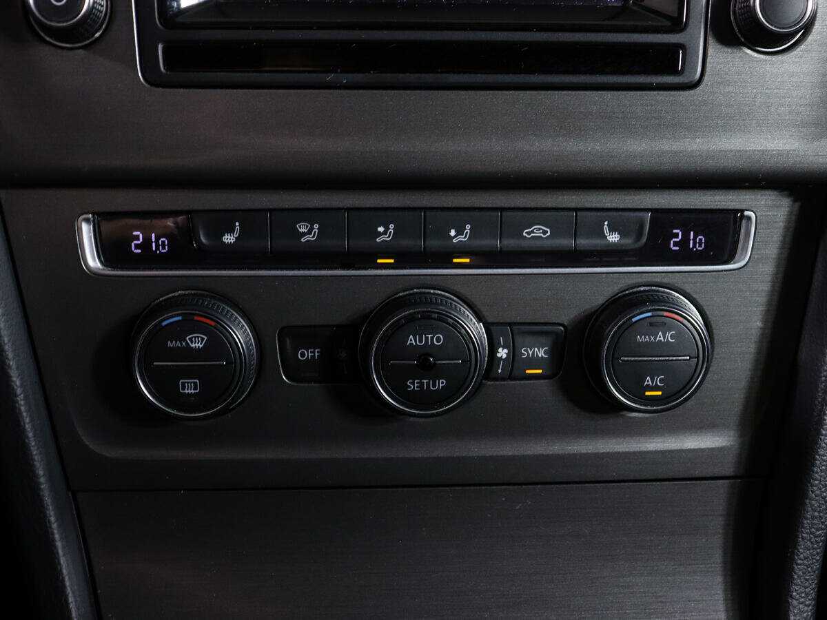 Купить Volkswagen Golf с пробегом. Фото: #19