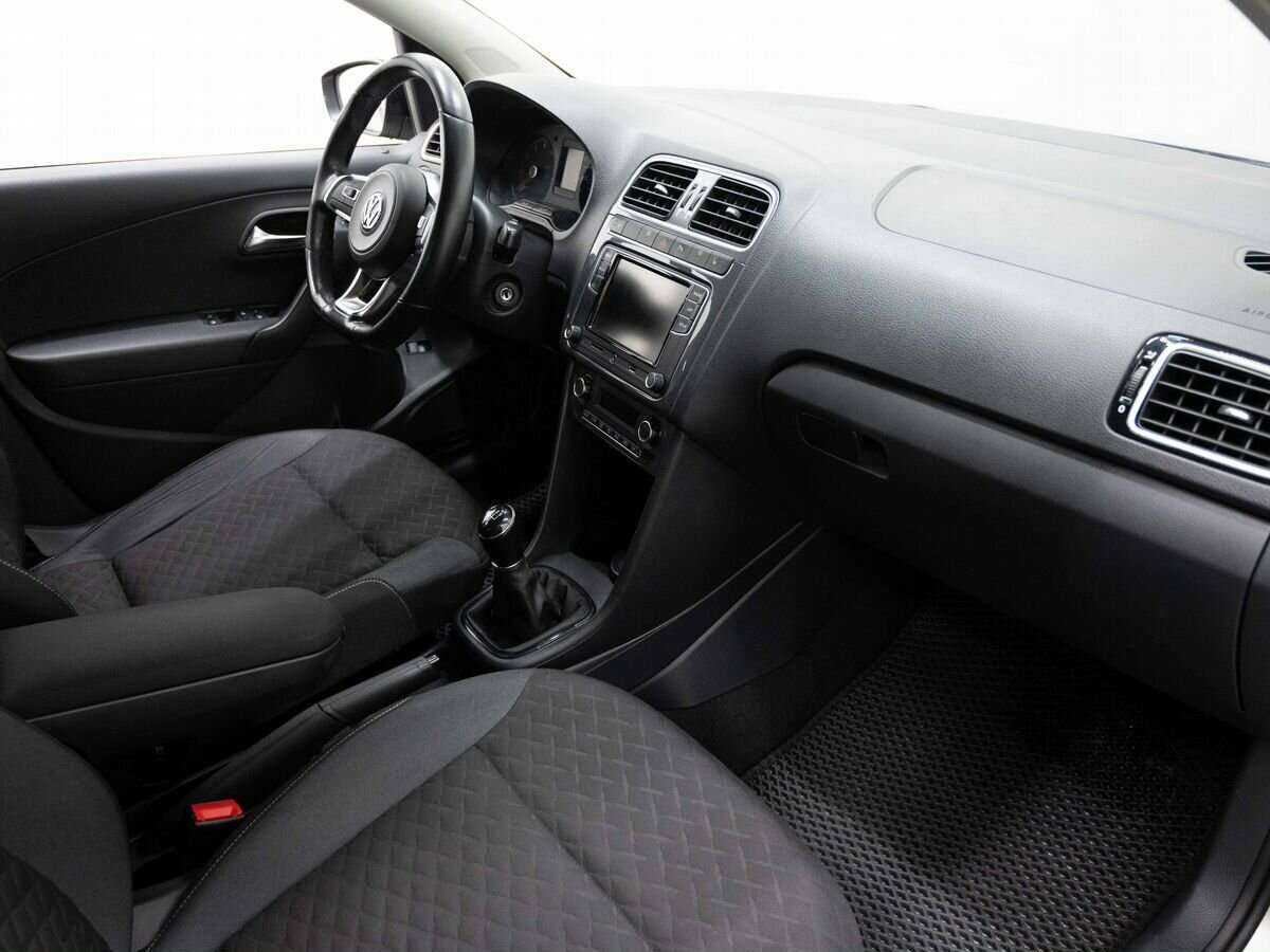 Купить Volkswagen Polo с пробегом. Фото: #10