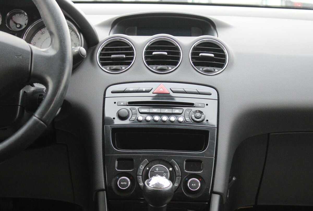 Купить Peugeot 408 с пробегом. Фото: #9