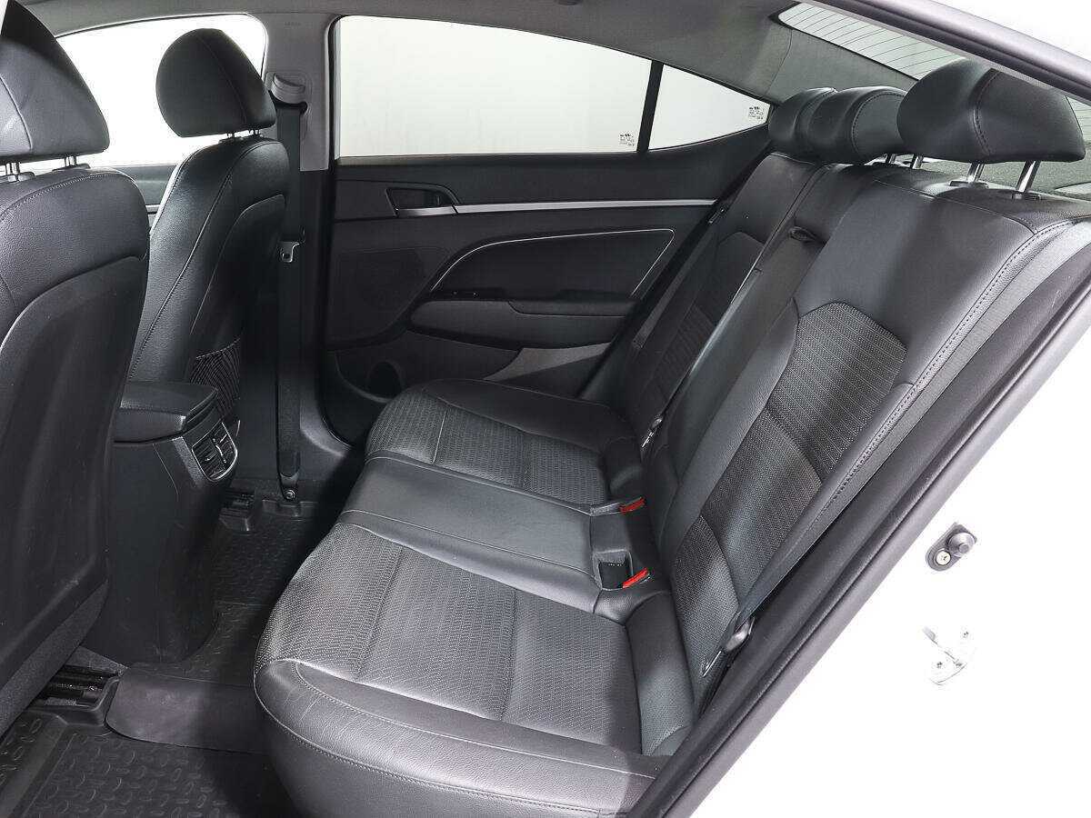 Купить Hyundai Elantra с пробегом. Фото: #8