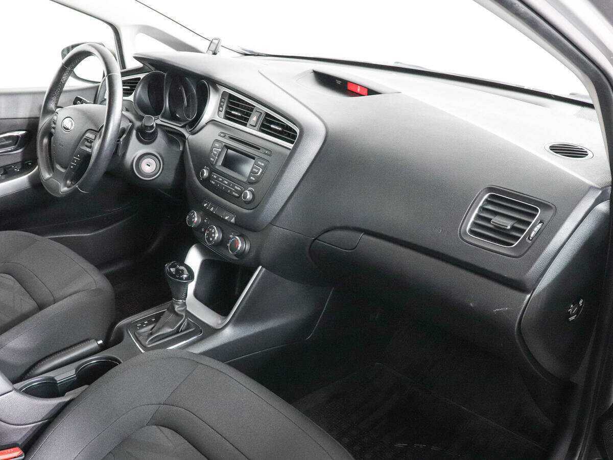 Купить Kia Ceed с пробегом. Фото: #9