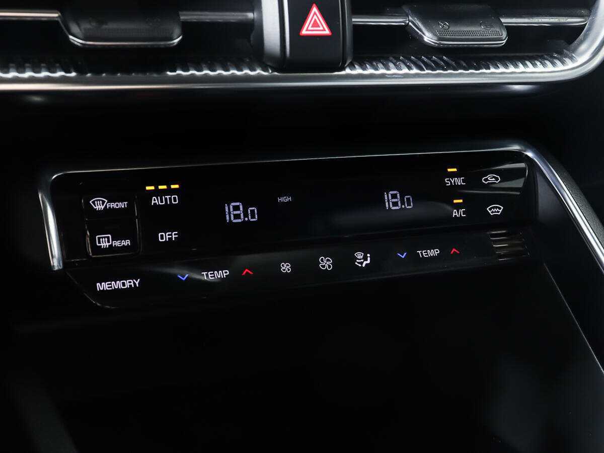 Купить Kia K5 с пробегом. Фото: #17