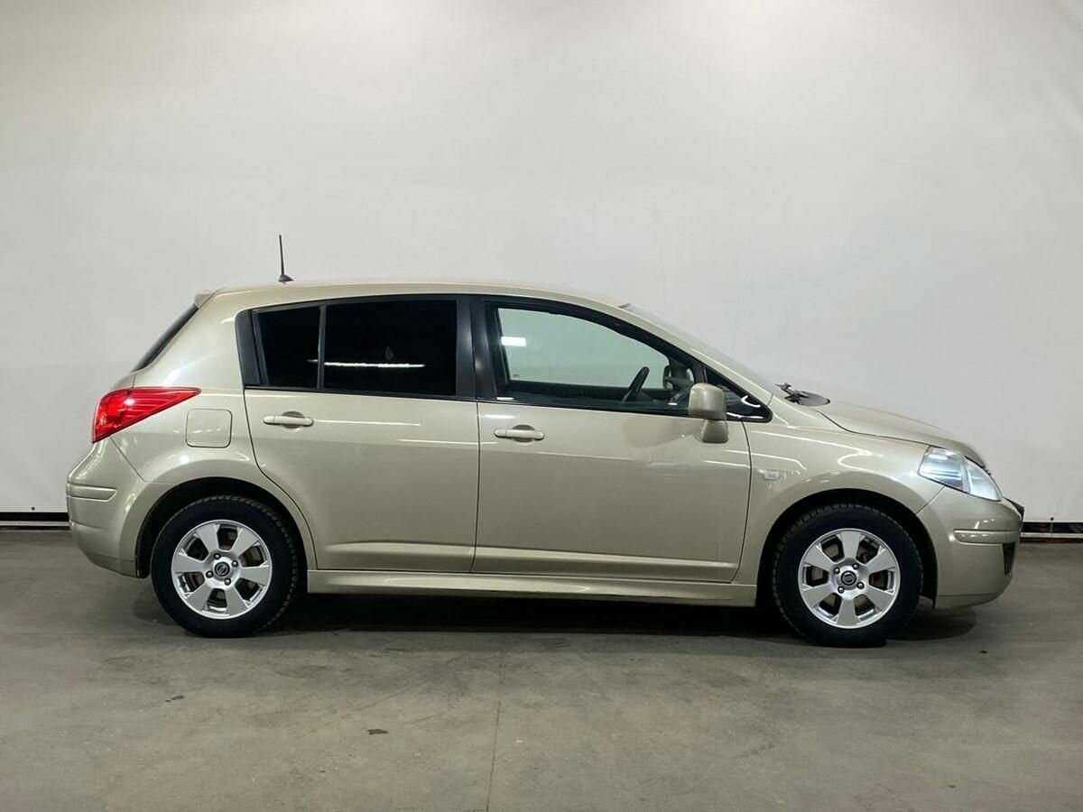 Купить Nissan Tiida с пробегом. Фото: #3