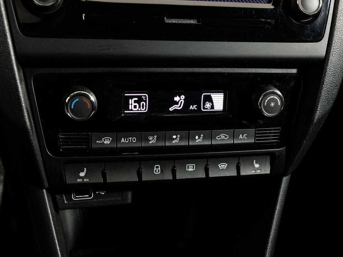 Купить Skoda Rapid с пробегом. Фото: #8