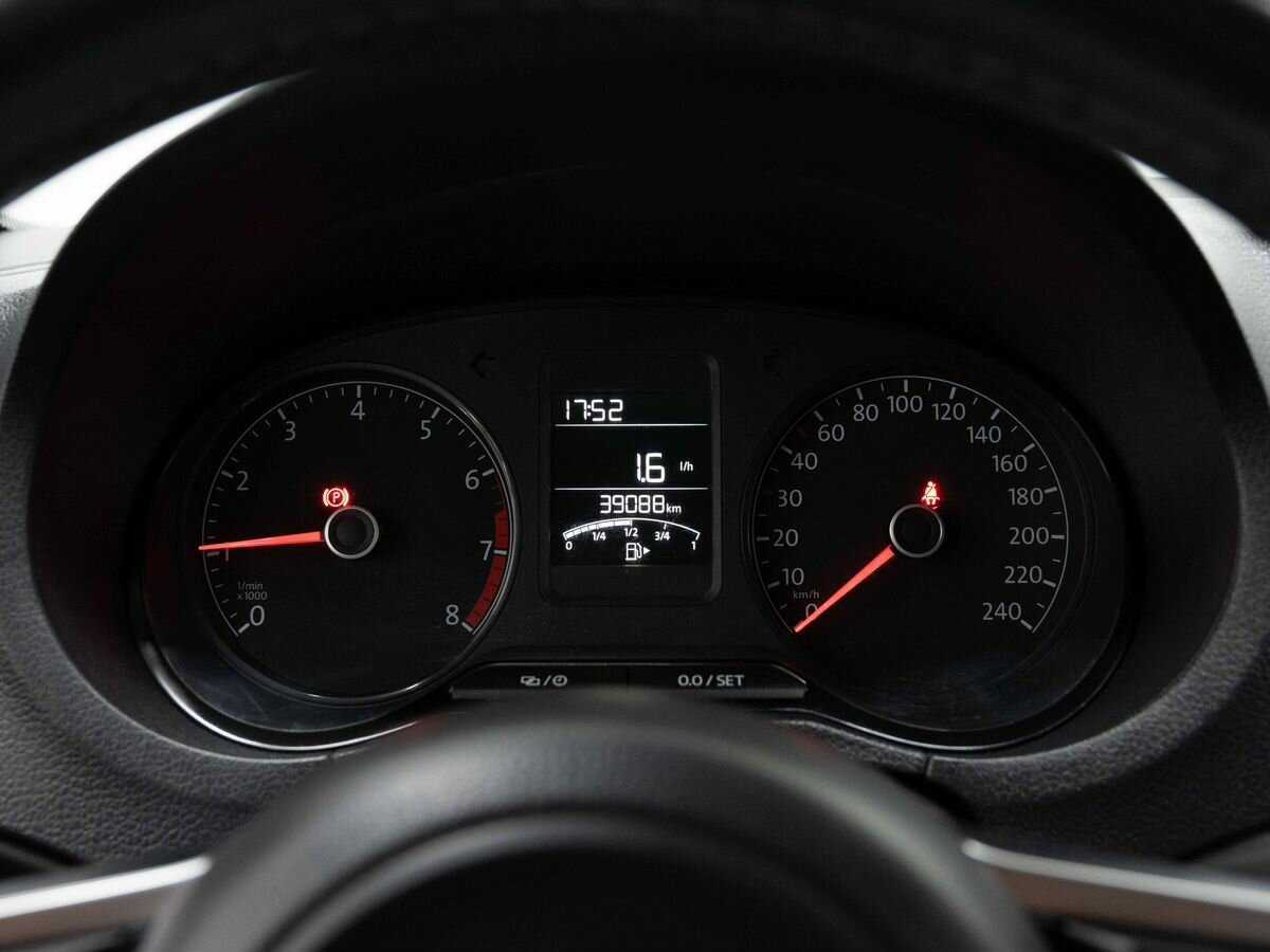 Купить Volkswagen Polo с пробегом. Фото: #17