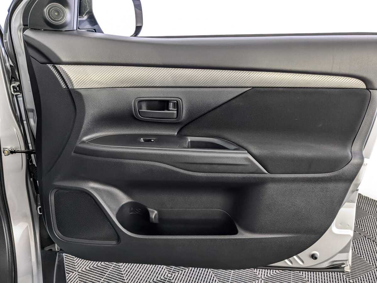 Купить Mitsubishi Outlander с пробегом. Фото: #20