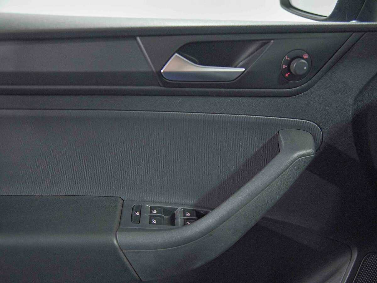 Купить Volkswagen Polo с пробегом. Фото: #10