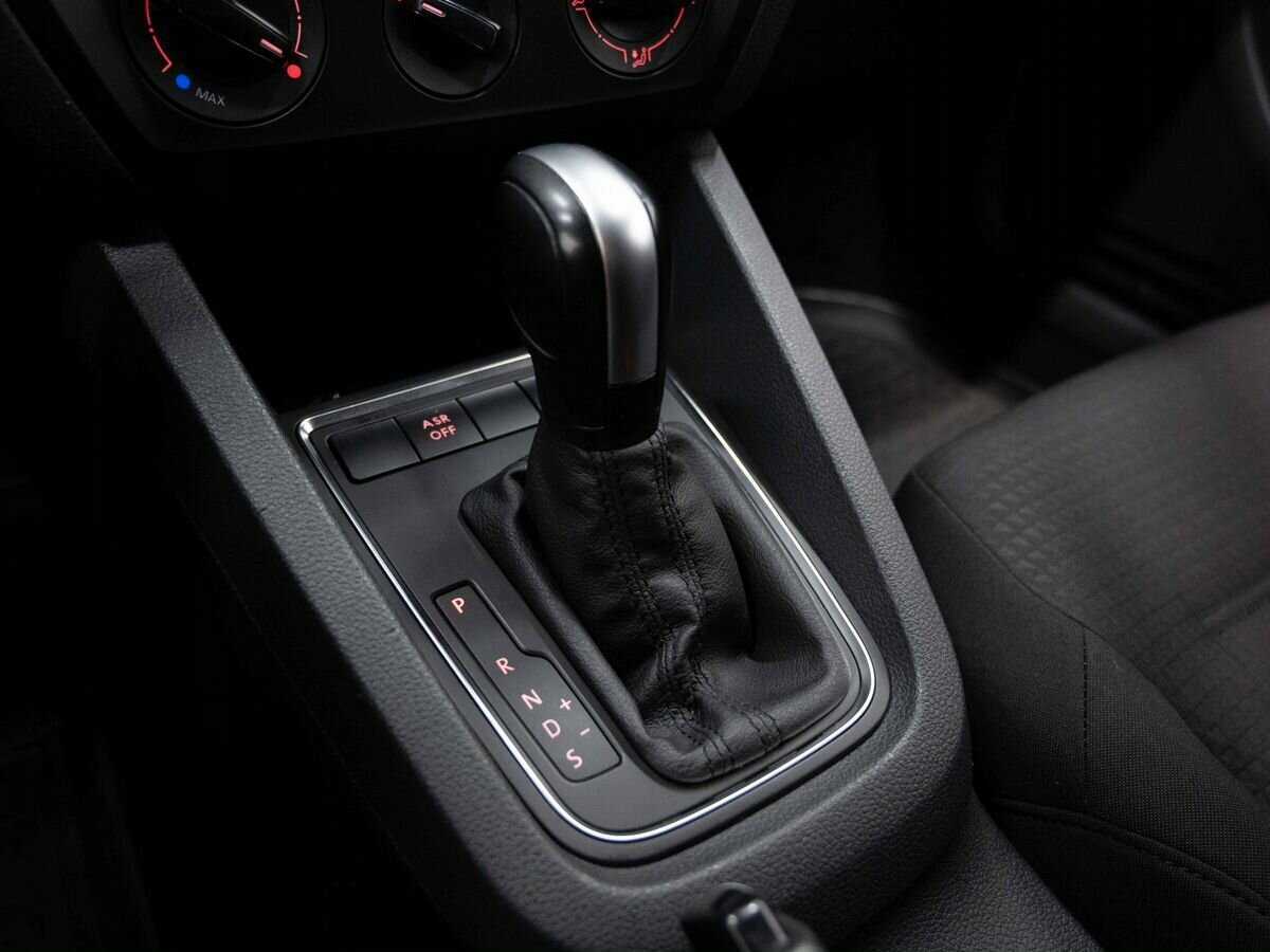 Купить Volkswagen Jetta с пробегом. Фото: #17