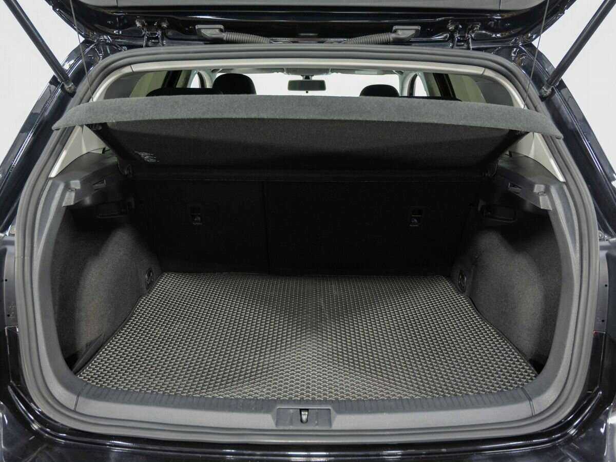 Купить Volkswagen Golf с пробегом. Фото: #24