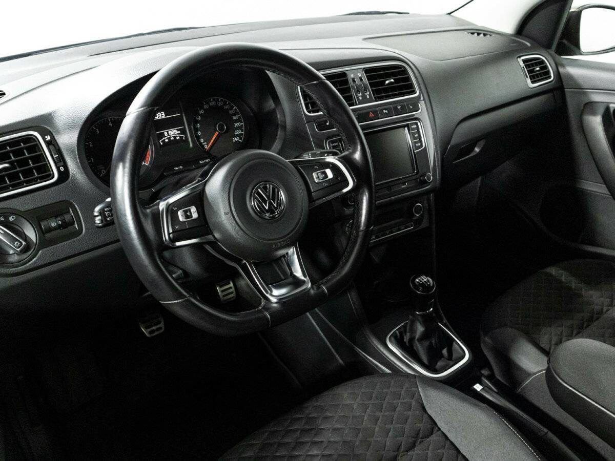 Купить Volkswagen Polo с пробегом. Фото: #10