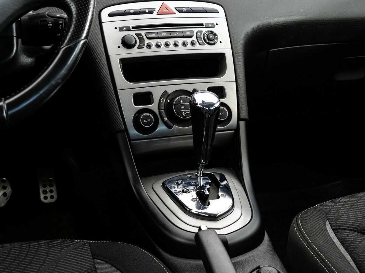 Купить Peugeot 408 с пробегом. Фото: #9