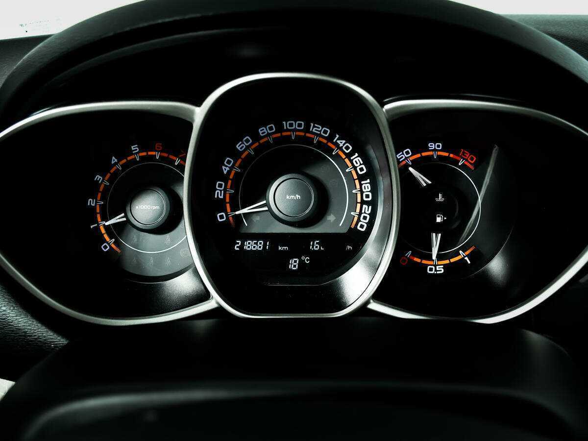 Купить Lada (ВАЗ) Vesta с пробегом. Фото: #9