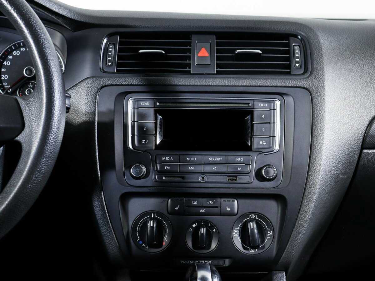 Купить Volkswagen Jetta с пробегом. Фото: #9