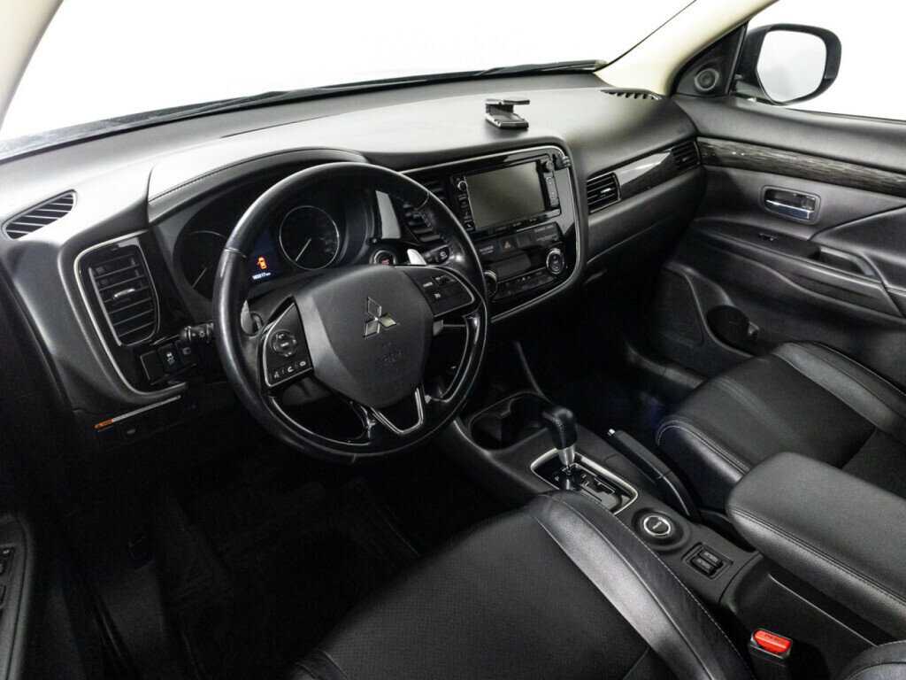 Купить Mitsubishi Outlander с пробегом. Фото: #10