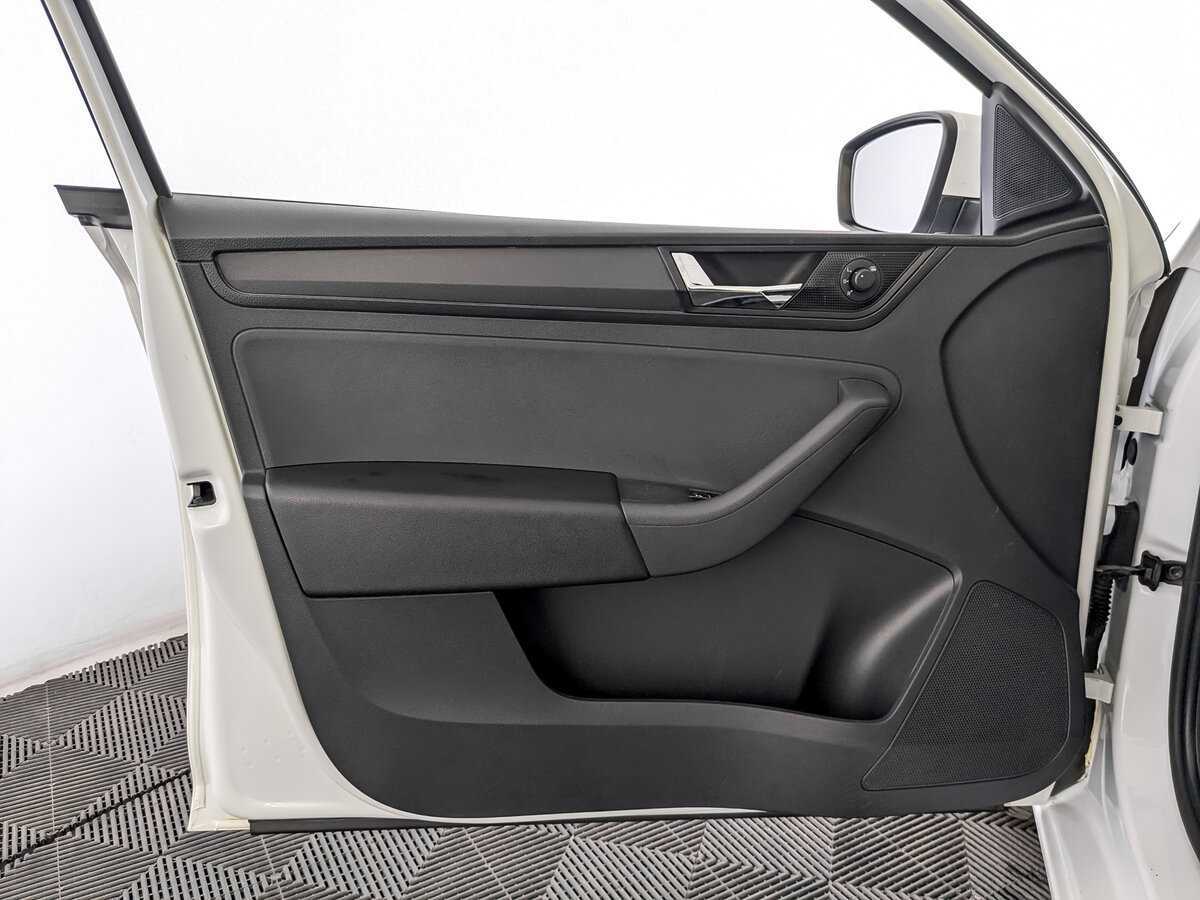 Купить Skoda Rapid с пробегом. Фото: #18