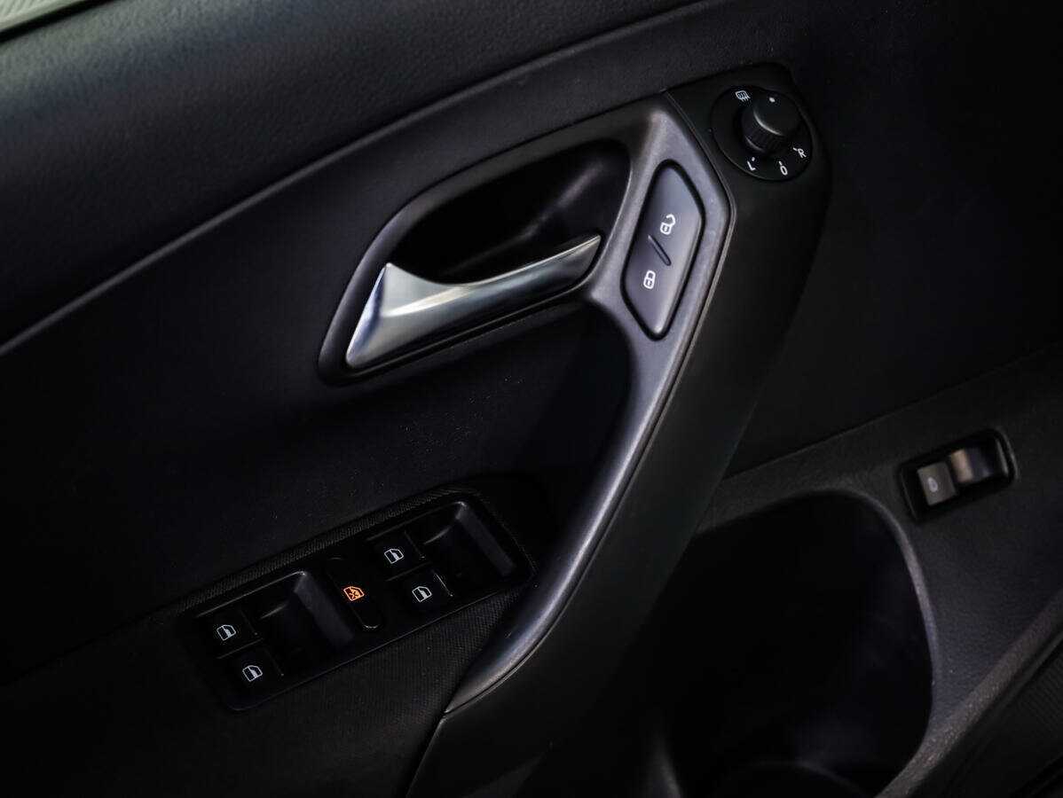 Купить Volkswagen Polo с пробегом. Фото: #14