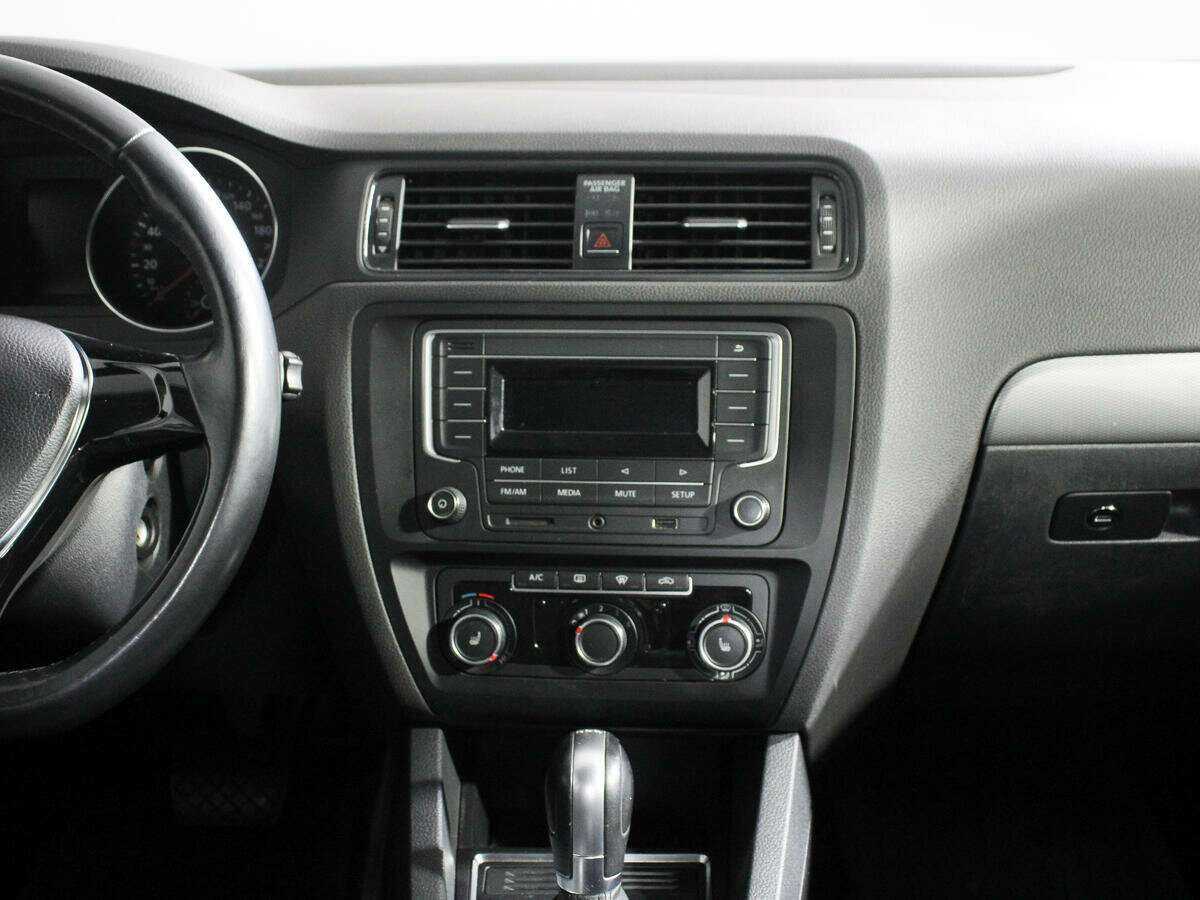 Купить Volkswagen Jetta с пробегом. Фото: #12