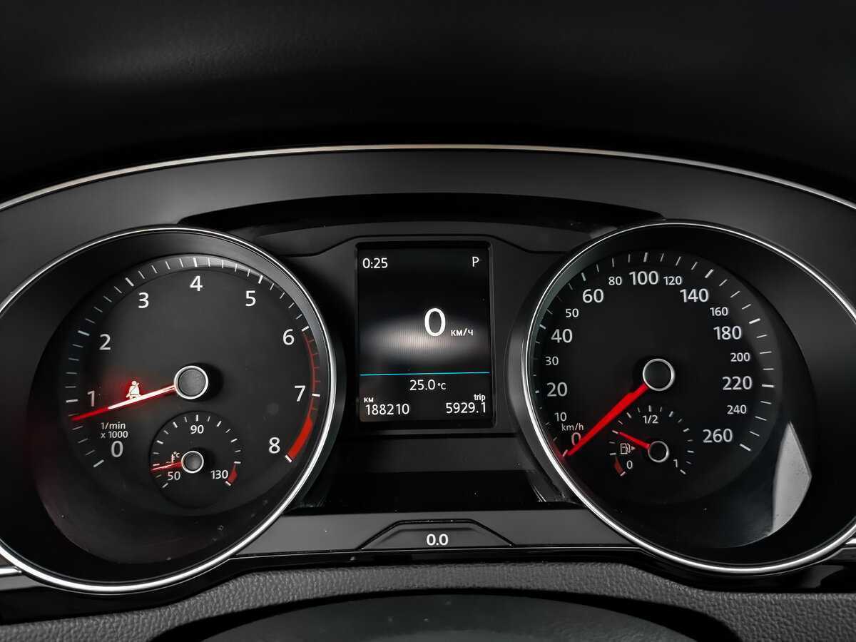 Купить Volkswagen Passat с пробегом. Фото: #10