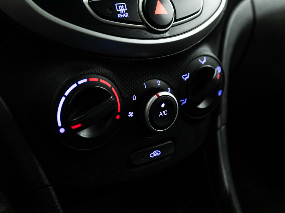 Купить Hyundai Solaris с пробегом. Фото: #14