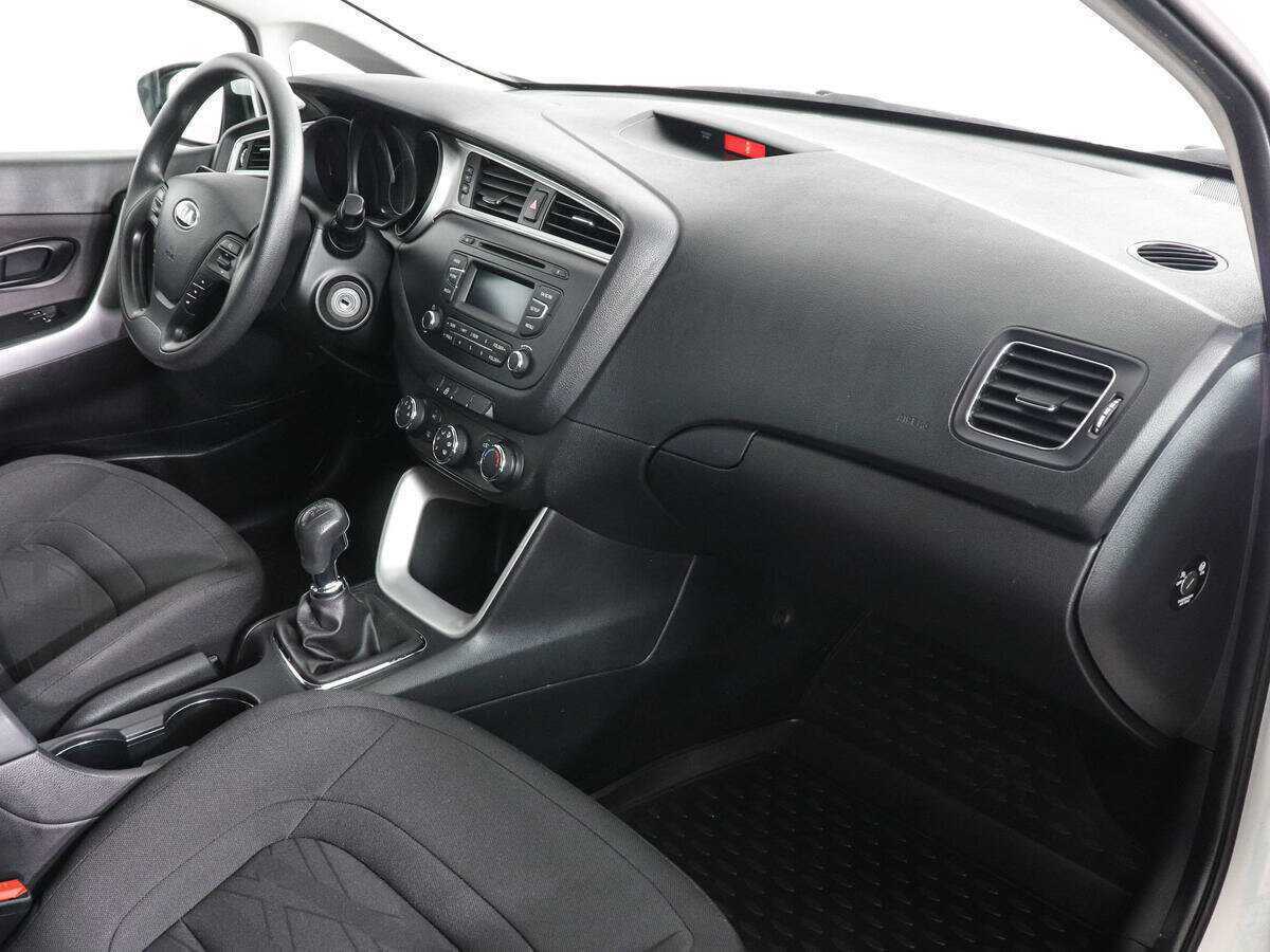 Купить Kia Ceed с пробегом. Фото: #9