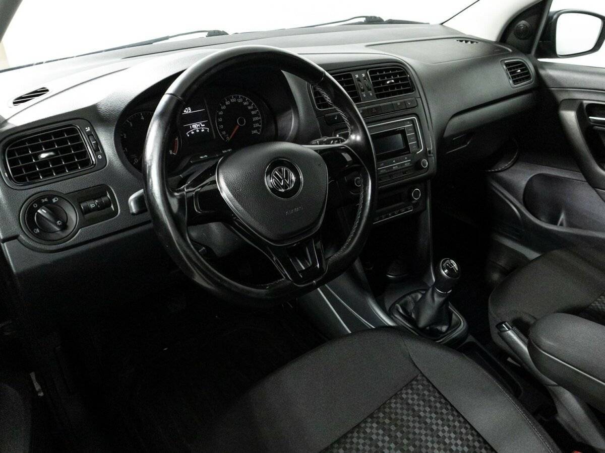 Купить Volkswagen Polo с пробегом. Фото: #10