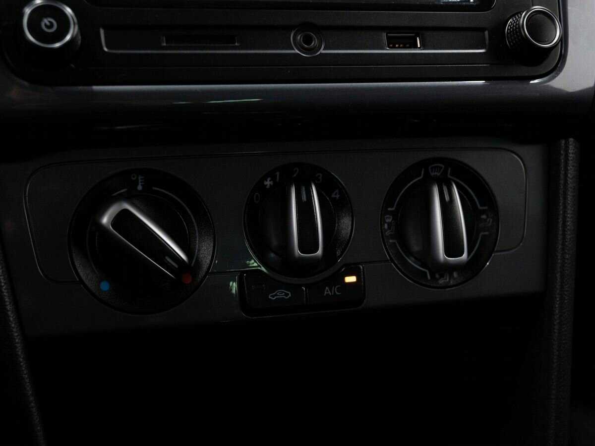 Купить Volkswagen Polo с пробегом. Фото: #21