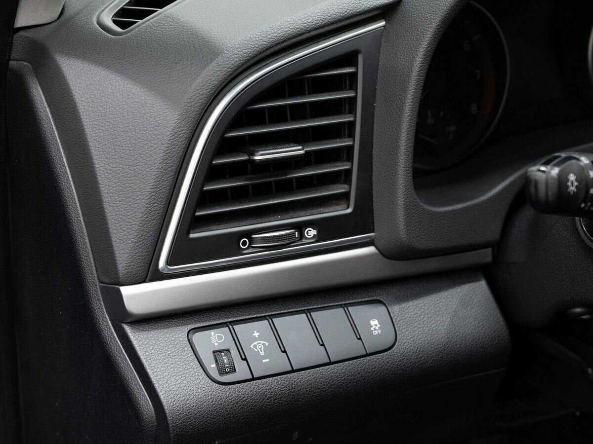 Купить Hyundai Elantra с пробегом. Фото: #14