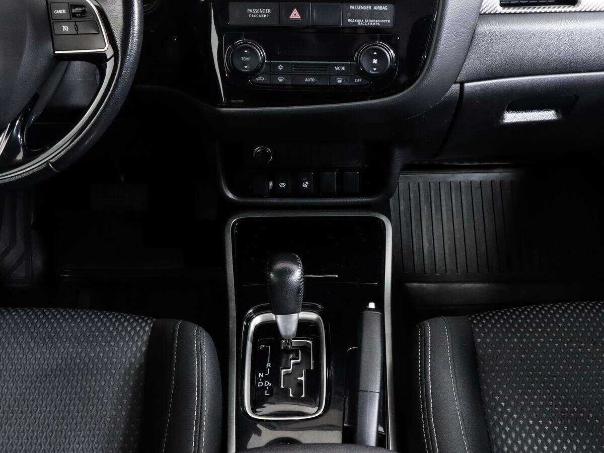 Купить Mitsubishi Outlander с пробегом. Фото: #10