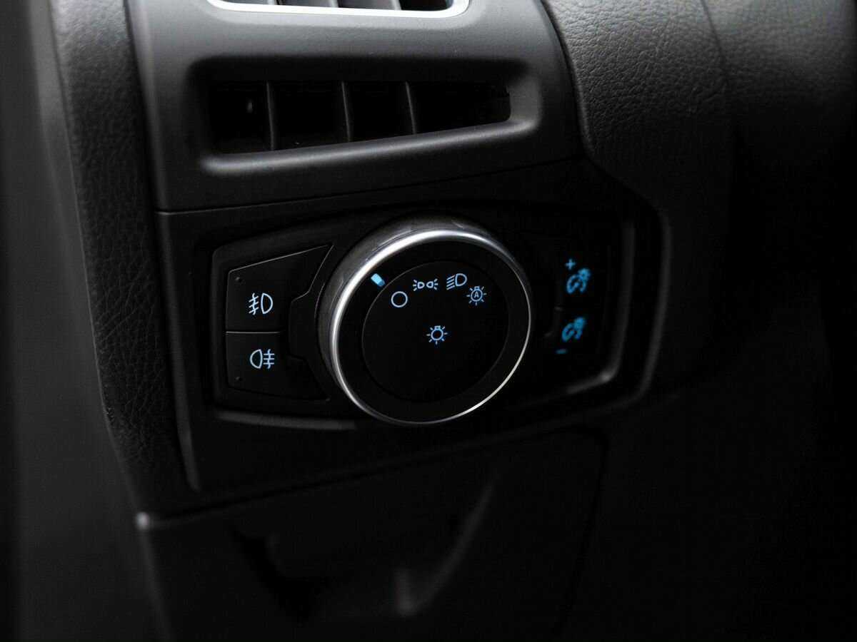 Купить Ford Focus с пробегом. Фото: #15