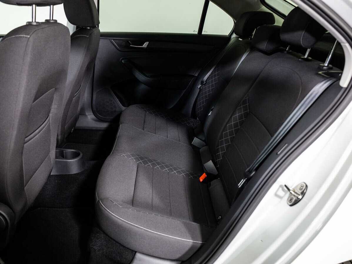 Купить Skoda Rapid с пробегом. Фото: #9