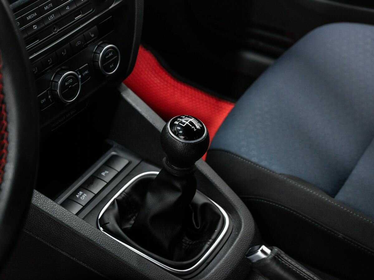 Купить Volkswagen Jetta с пробегом. Фото: #16