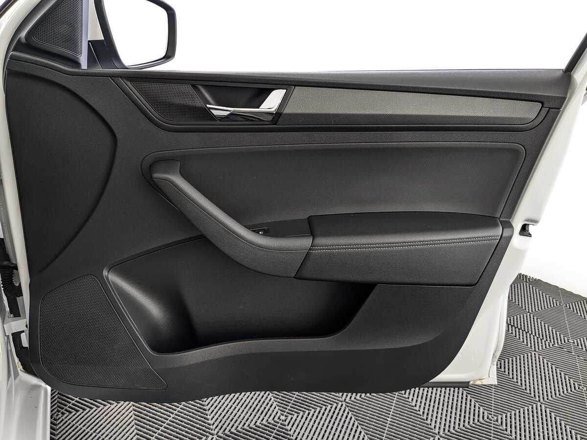 Купить Skoda Rapid с пробегом. Фото: #20