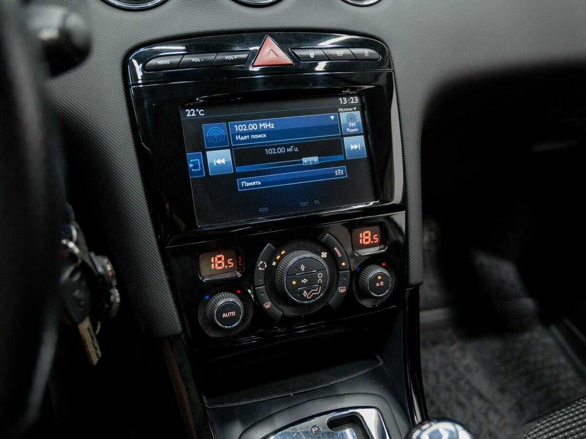 Купить Peugeot 408 с пробегом. Фото: #17