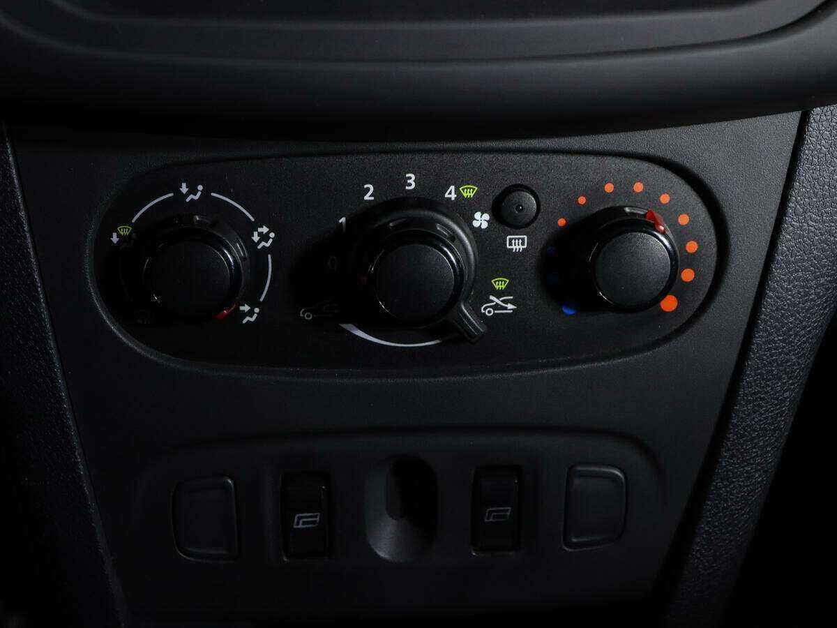 Купить Renault Logan с пробегом. Фото: #16