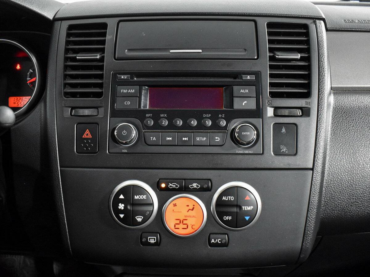 Купить Nissan Tiida с пробегом. Фото: #13