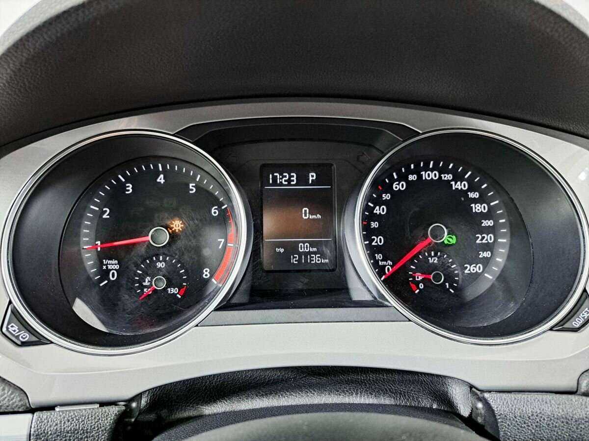 Купить Volkswagen Jetta с пробегом. Фото: #7