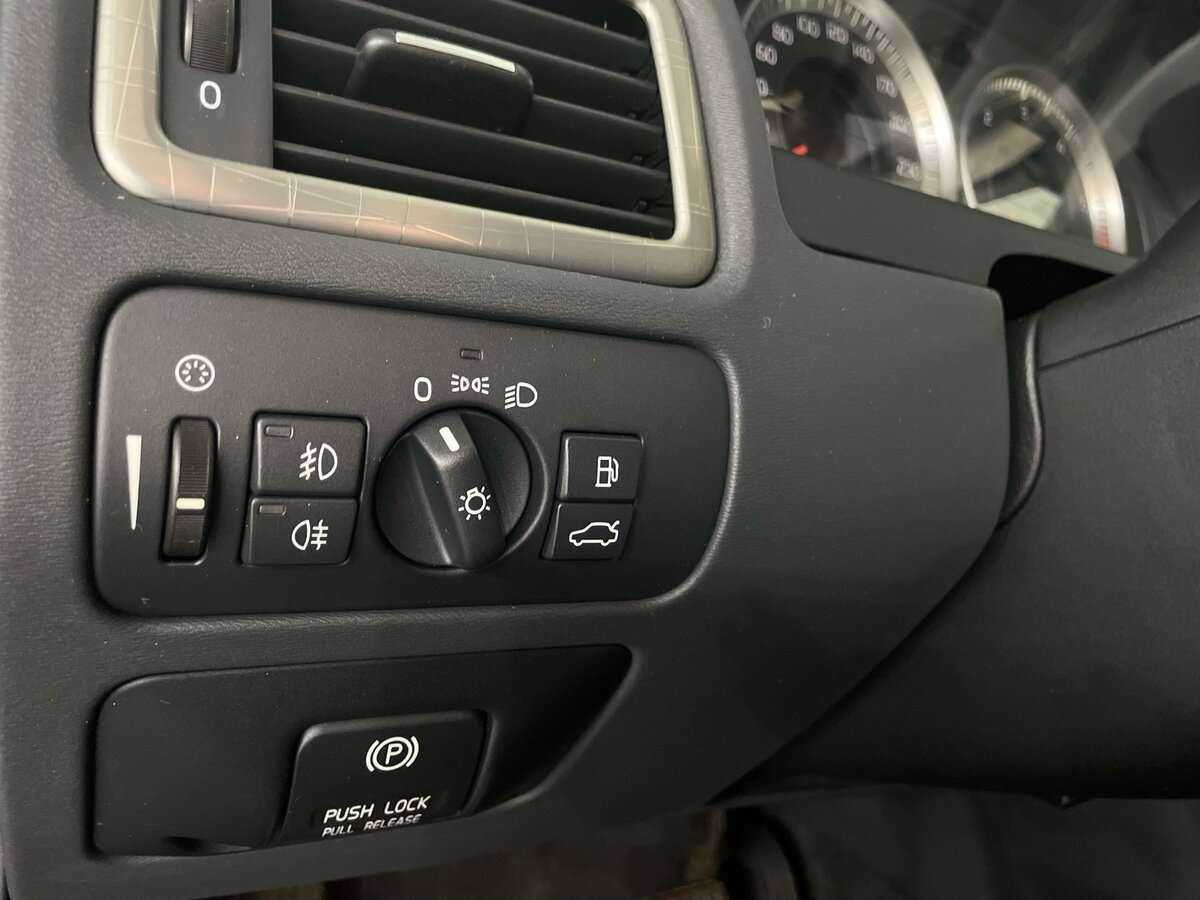 Купить Volvo XC70 с пробегом. Фото: #13