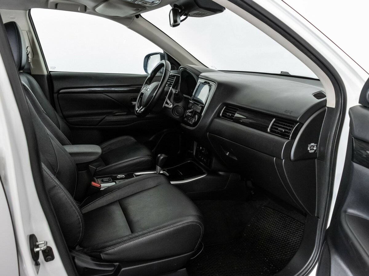 Купить Mitsubishi Outlander с пробегом. Фото: #23