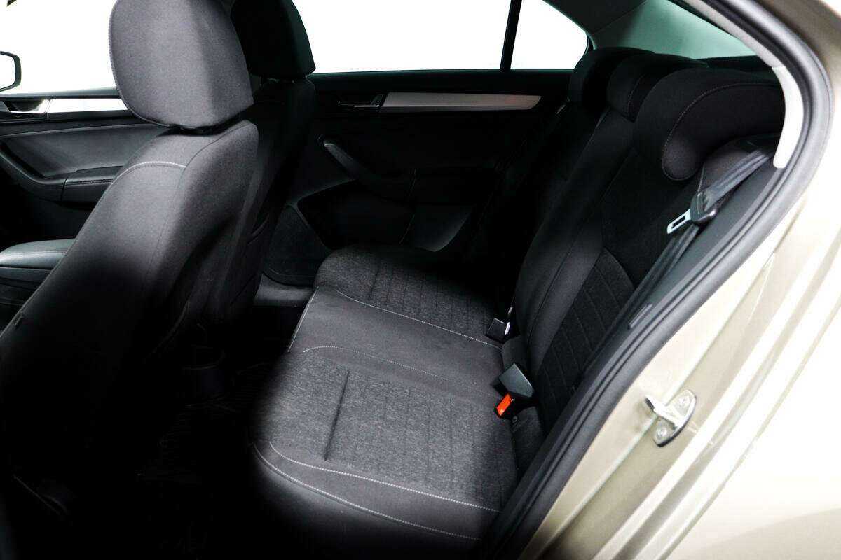 Купить Skoda Rapid с пробегом. Фото: #10