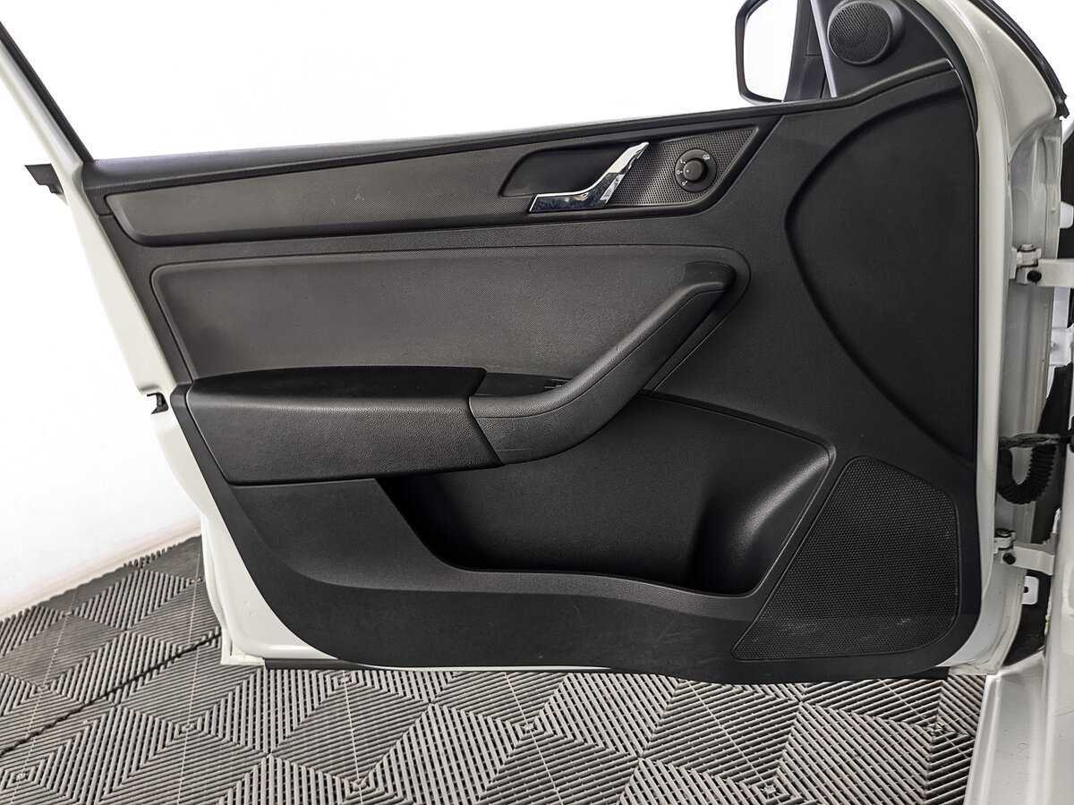 Купить Skoda Rapid с пробегом. Фото: #18