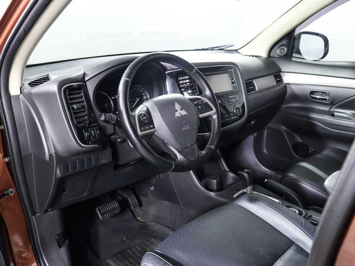 Купить Mitsubishi Outlander с пробегом. Фото: #13