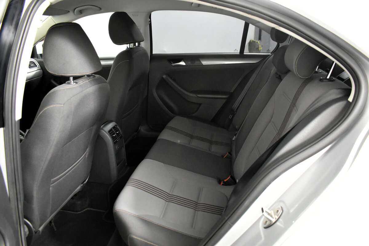 Купить Volkswagen Jetta с пробегом. Фото: #13