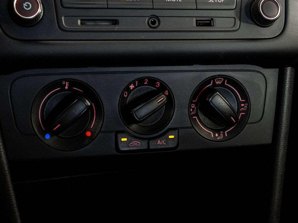 Купить Volkswagen Polo с пробегом. Фото: #12